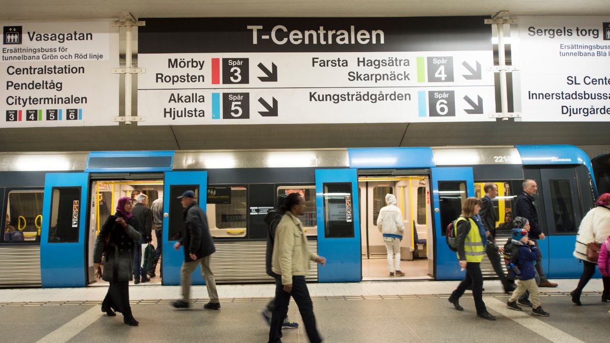 Samtidigt åtalas mannen för en misshandel i Stockholms tunnelbana.
